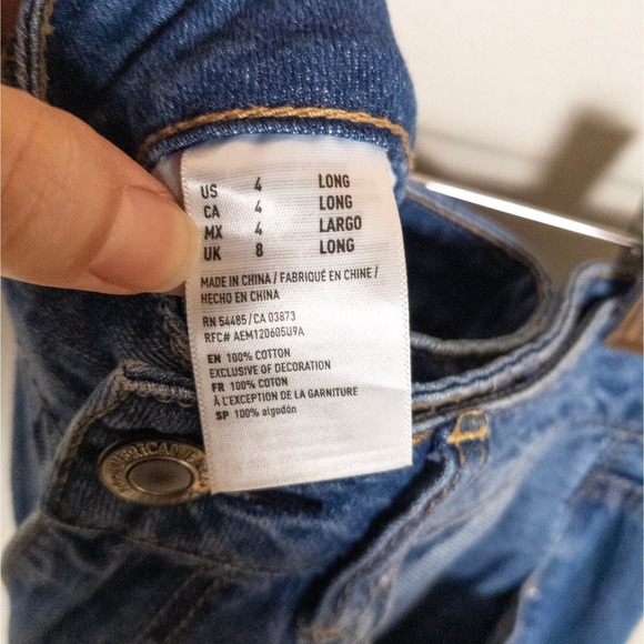 AMERICAN EAGLE Women’s 4 Long Hi-Rise Tomgirl Jeans Medium Wash Distressed - Picture 4 of 5